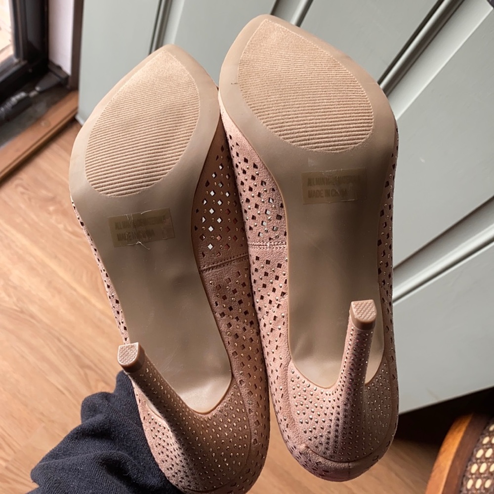 Report heels with studs